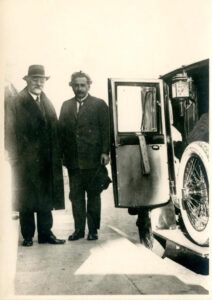 Retrat del físic Albert Einstein amb Josep Puig i Cadafalch