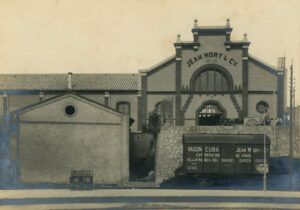 Fotografia dels Cellers Jean Mory i vagó cuba