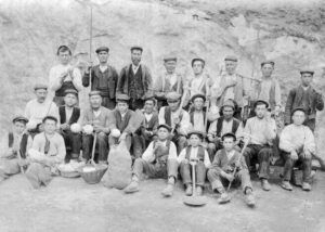 La colla de treballadors empleats a les Salines de Cardona abans del descobriment de les sals potàssiques.