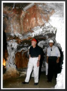 Jimmy Carter, trenta novè presidents dels Estats Units d’Amèrica i premi Nobel de la Pau visita l’interior de la Muntanya de Sal i el seu Parc Cultural.