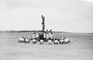 Fent castells al camp de concentració
