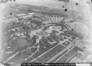 Exposition universelle de 1888, à Barcelone. Vue du parc depuis le ballon captif.