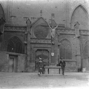 Voyage en famille à Narbonne (France) et vue de l'extérieur du transept de la cathédrale Saint-Just et Saint-Pasteur