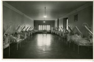 Salle de crèche du pavillon des enfants infirmiers de la Maison de la Charité de Tarragone