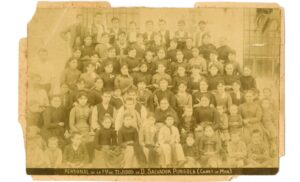 Photographie du personnel de l'usine Salvador Punsola prise vers 1899.