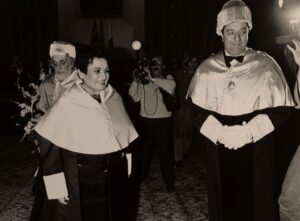 Dossier de l'acte d'investiture du Docteur 'Honoris Causa' de Victòria dels Àngels